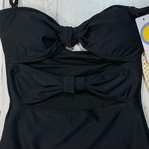 One-Piece Small Swimsuit with Cut-Outs Black - Picture 2 of 4